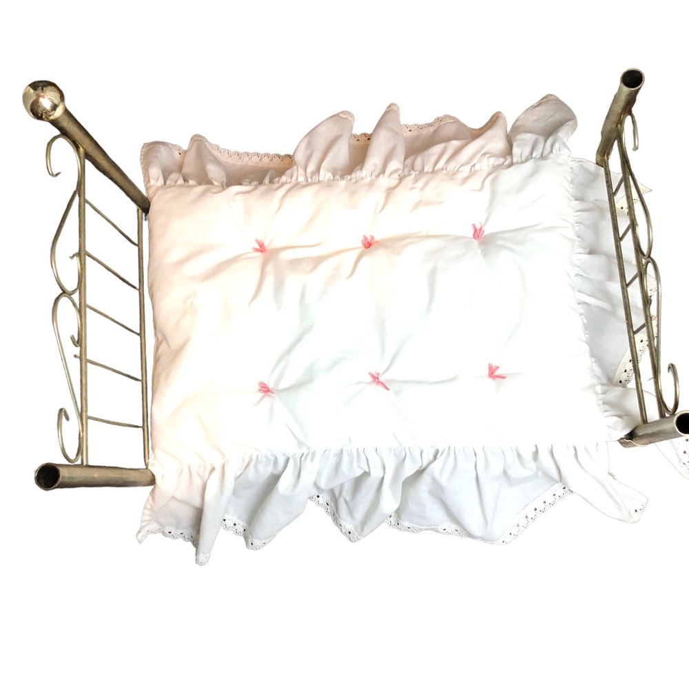 Samantha vintage brass bed and coverlet. American girl Pleasant Company